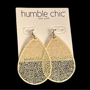 Humble Chic Filigree Teardrop Earrings Gold Tone Lightweight New